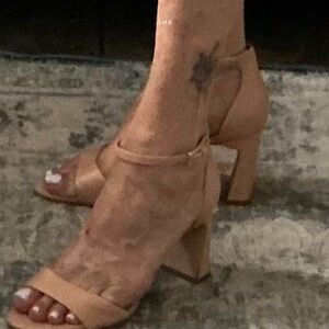 Vince Camuto Nude/Tan Open-Toe Ankle-Strap Heel